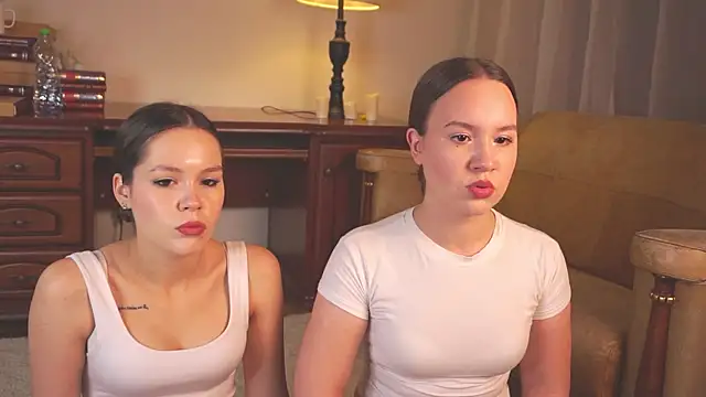 VirginiaRowe online show from November 27, 2025, 2:19 pm