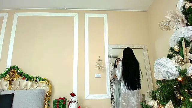 HallieStone online show from December 21, 2025, 1:51 pm