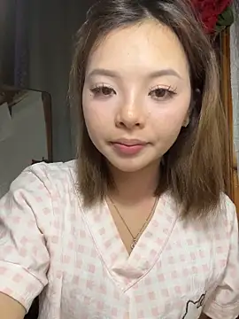 Yui-Ti online show from November 24, 2025, 4:51 pm