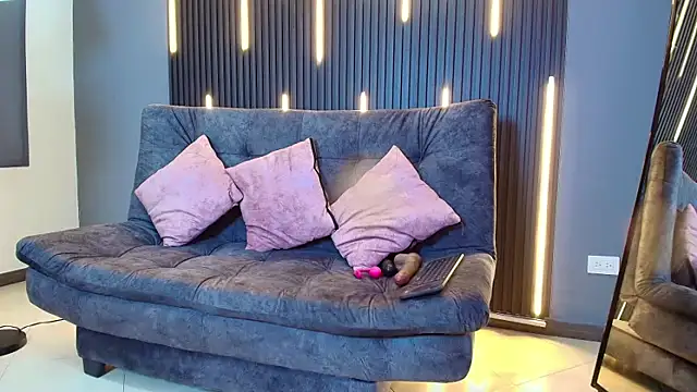 scarlett aviebby online show from January 15, 2026, 1:26 pm