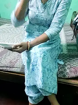 Snapshot of Myraajii chatting on February 10, 2026, 2:54 pm Myraajii online show from February 10, 2026, 2:54 pm