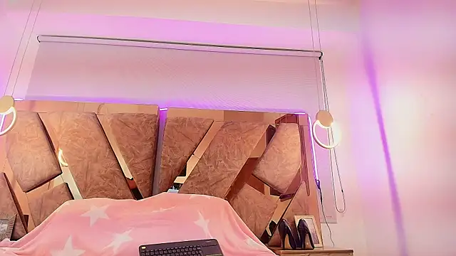 emma cook  online show from December 21, 2025, 7:32 pm