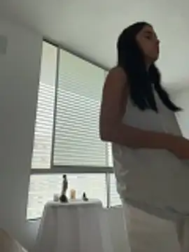 Miia moonn online show from December 1, 2025, 10:53 am