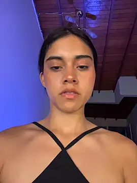 Miia moonn online show from April 3, 2026, 2:42 am