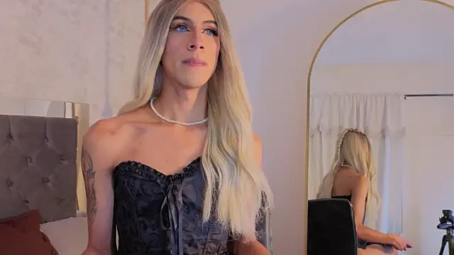 megan lenon online show from April 23, 2026, 3:52 am