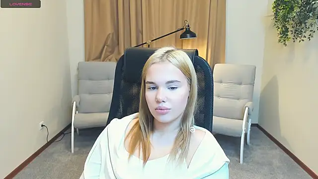 Snapshot of CorrineSchrodt chatting on November 25, 2025, 12:49 pm CorrineSchrodt online show from November 25, 2025, 12:49 pm