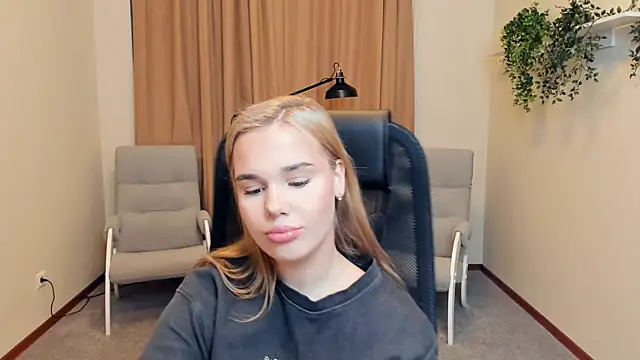 Snapshot of CorrineSchrodt chatting on November 29, 2025, 2:53 pm CorrineSchrodt online show from November 29, 2025, 2:53 pm