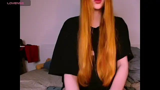 Snapshot of _Milana_Sparkl75_ chatting on February 1, 2026, 9:35 pm Milana Sparkl75 online show from February 1, 2026, 9:35 pm