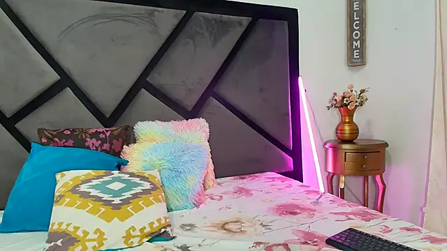 TashaNaughty4u online show from December 4, 2025, 12:14 pm