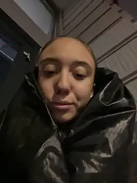 Snapshot of CristinaSw chatting on December 17, 2025, 8:15 pm CristinaSw online show from December 17, 2025, 8:15 pm