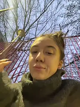 Snapshot of CristinaSw chatting on December 21, 2025, 2:57 pm CristinaSw online show from December 21, 2025, 2:57 pm