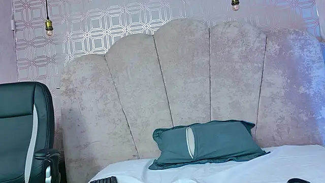 Snapshot of abby_saenz_2025 chatting on December 1, 2025, 8:58 pm abby saenz 2025 online show from December 1, 2025, 8:58 pm