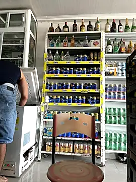 Snapshot of OliverWest04 chatting on December 22, 2025, 6:27 pm OliverWest04 online show from December 22, 2025, 6:27 pm