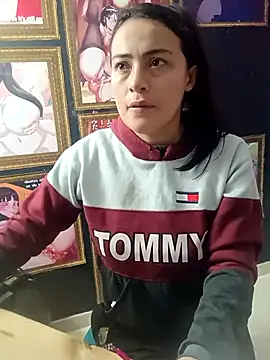 Paige Turner  online show from November 27, 2025, 11:34 am