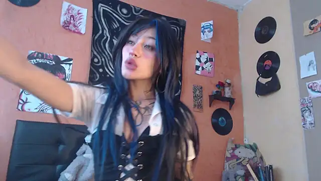 Snapshot of Layla_quinn chatting on July 15, 2026, 2:22 pm Layla quinn online show from July 15, 2026, 2:22 pm