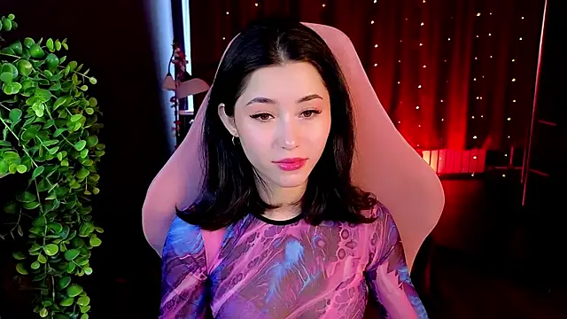 Snapshot of RedMidnight chatting on August 5, 2026, 11:02 am RedMidnight online show from August 5, 2026, 11:02 am