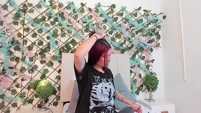 CharlotteBlossom online show from December 18, 2025, 8:48 pm