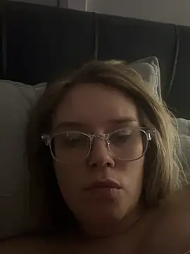 babyblue977 online show from February 14, 2026, 7:05 am