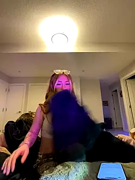 SienaLowel online show from November 25, 2025, 2:11 am