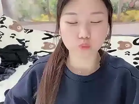 Snapshot of Poppy13 chatting on December 2, 2025, 8:08 am Poppy13 online show from December 2, 2025, 8:08 am