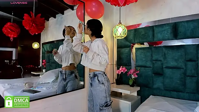  bonnyandclyde online show from February 18, 2026, 12:01 pm