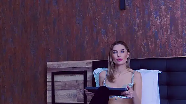 SilviaPastori online show from December 16, 2025, 6:07 am