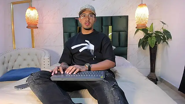 Brand Collins online show from November 28, 2025, 11:35 am