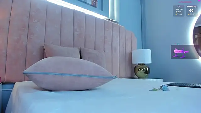 ninacrave  online show from March 11, 2026, 2:50 am