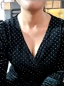 RASHMI SHARMA9 online show from March 31, 2026, 7:14 pm