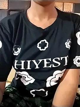 RASHMI SHARMA9 online show from April 18, 2026, 5:28 pm