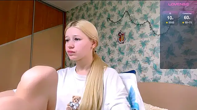 Snapshot of Barbie_Blondie chatting on April 3, 2026, 1:53 pm Barbie Blondie online show from April 3, 2026, 1:53 pm