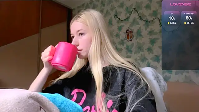 Snapshot of Barbie_Blondie chatting on April 13, 2026, 5:07 pm Barbie Blondie online show from April 13, 2026, 5:07 pm