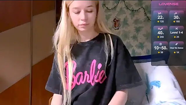 Snapshot of Barbie_Blondie chatting on April 15, 2026, 7:58 pm Barbie Blondie online show from April 15, 2026, 7:58 pm
