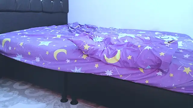 NoaLeon21 online show from December 18, 2025, 9:10 pm