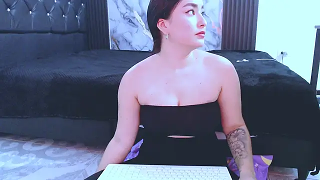 NoaLeon21 online show from February 22, 2026, 5:55 pm