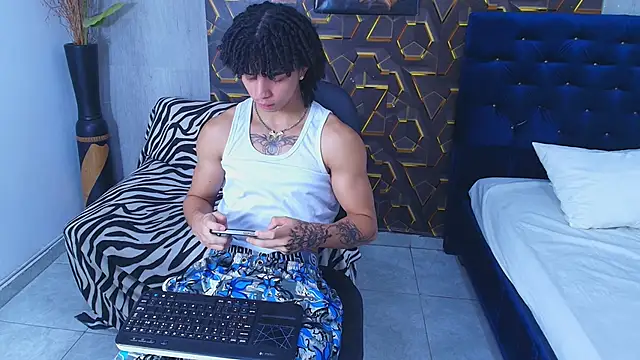Snapshot of kim_curlyy chatting on June 4, 2026, 5:19 pm kim curlyy online show from June 4, 2026, 5:19 pm