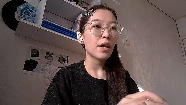 MollyTiger online show from November 29, 2025, 8:50 am