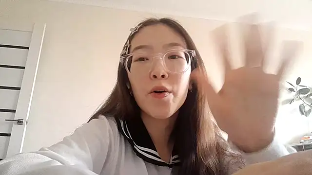 MollyTiger online show from December 2, 2025, 5:35 am