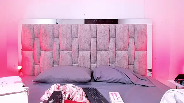 ZafiraNavarro online show from March 4, 2026, 8:15 pm