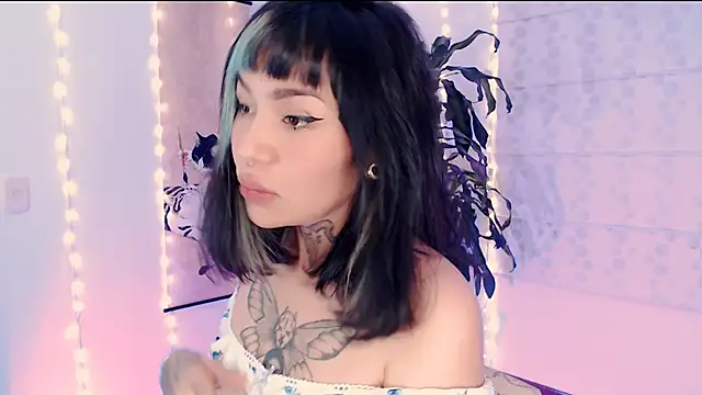 justmartina  online show from March 26, 2026, 2:17 am