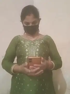 Pooja bhabhi00 online show from December 4, 2025, 9:18 am