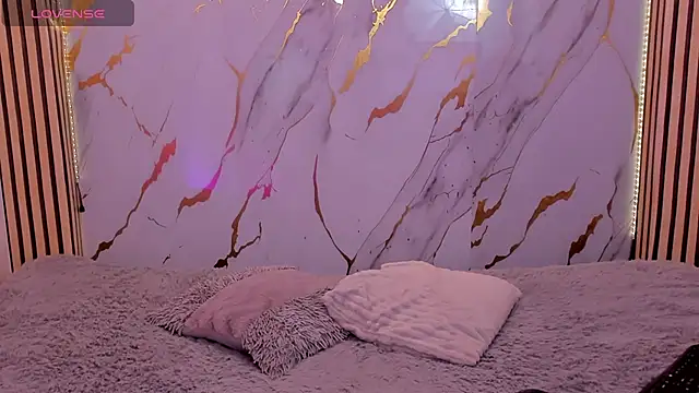 Dakota ferreti  online show from April 21, 2026, 12:44 pm