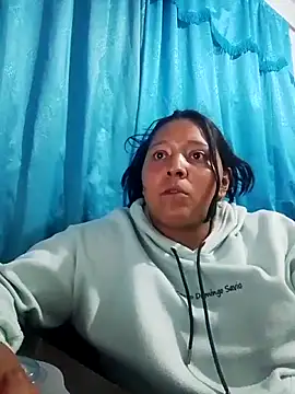 Snapshot of Renatta_Sweet chatting on April 28, 2026, 3:33 am Renatta Sweet online show from April 28, 2026, 3:33 am