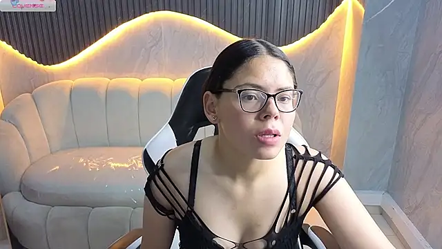 Polly Tx online show from November 30, 2025, 2:32 pm