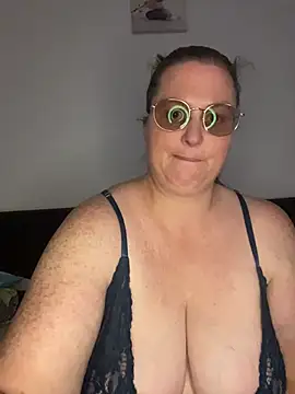 bea french curvy online show from April 10, 2026, 7:51 pm