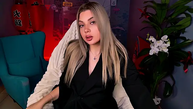 HyileyClark online show from April 7, 2026, 7:42 am