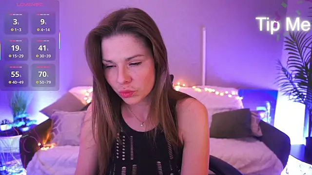 KissableKira online show from April 18, 2026, 7:51 pm