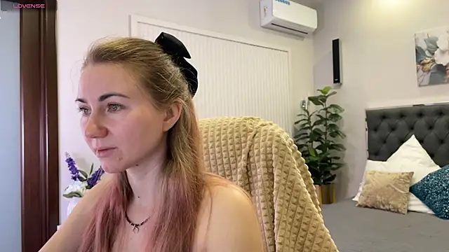 SofiAngela online show from December 5, 2025, 1:14 am