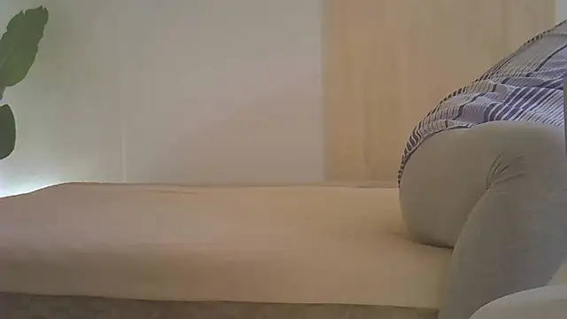 kyono-iyashi online show from April 19, 2026, 2:49 pm