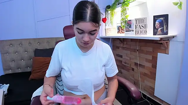 lourenfox online show from November 28, 2025, 12:30 pm